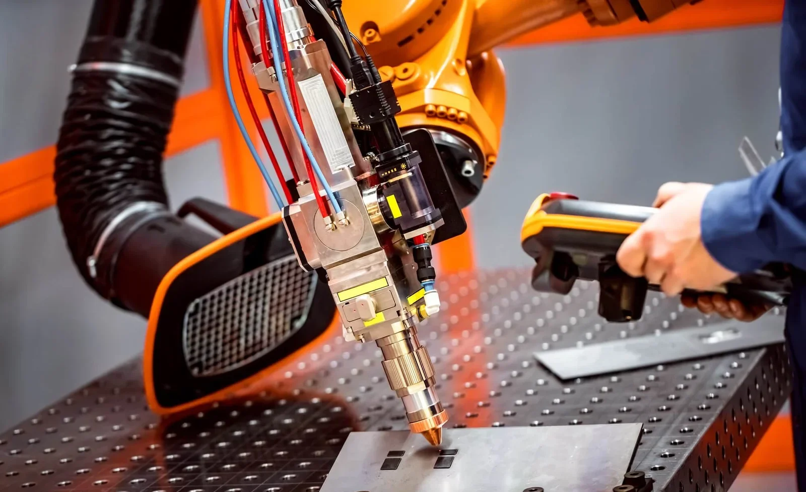 fibre laser robotic remote cutting system e1758252143554