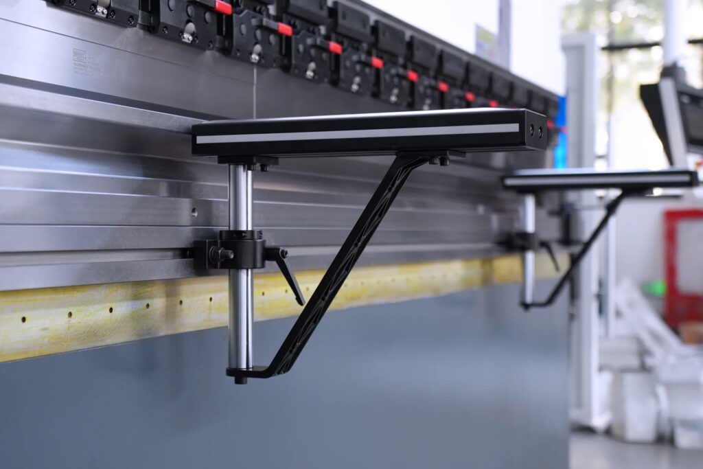 移动前托料架 1